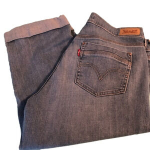 Levi Cuffed Jean Capri